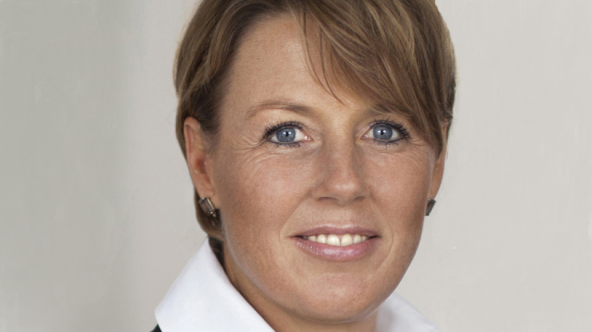 Anja Keckeisen HolidayCheck Portrait Schnitt3